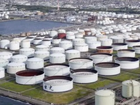 IEA tăng dự báo: nguồn cung dầu toàn cầu có thể 'bốc hơi' 5,7 triệu thùng dầu/ngày năm 2026