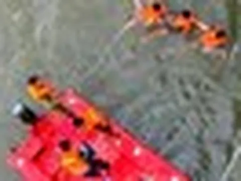 Nam thanh niên nhảy xuống sông Hương, để lại vé tàu và máy ảnh