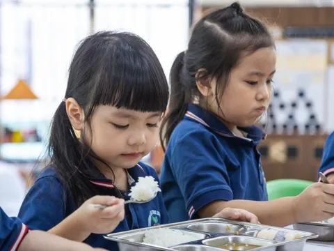Thủ tướng: Không chọn nhà cung cấp suất ăn bán trú vì giá rẻ