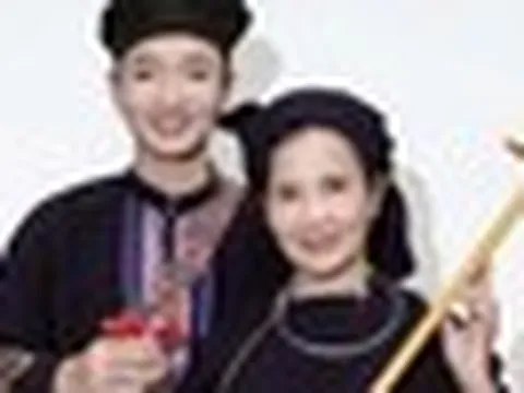 Hoàng Dũng khoe mẹ là Phó giáo sư, Tiến sĩ, U70 thành nghệ nhân hát then