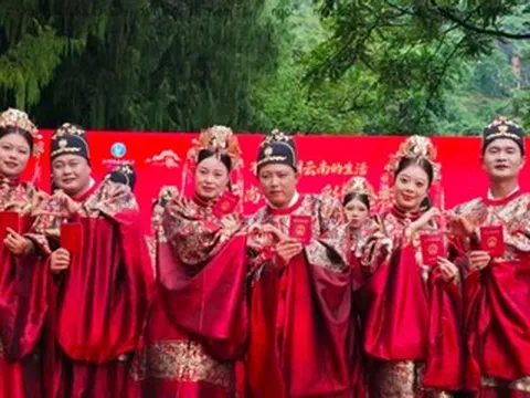 Quá mệt mỏi vì cỗ bàn, dân làng đặt hạn mức tiền mừng tối đa 370 nghìn đồng