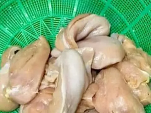 Hà Nội yêu cầu làm rõ vụ tôm ươn, thịt có mùi lạ vào trường học