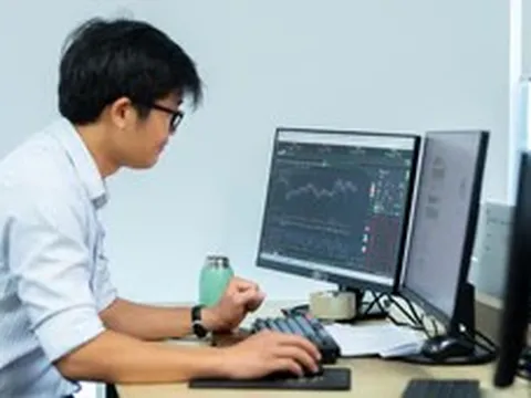 Khối ngoại bỏ nghìn tỉ 'gom hàng' trước ngày chứng khoán nâng hạng