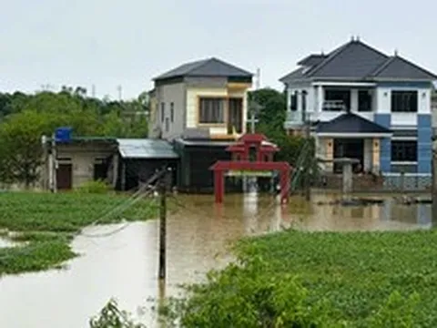 Lũ trên các sông ở Hà Nội, Ninh Bình, Thanh Hóa tiếp tục lên, ven sông ngập sâu