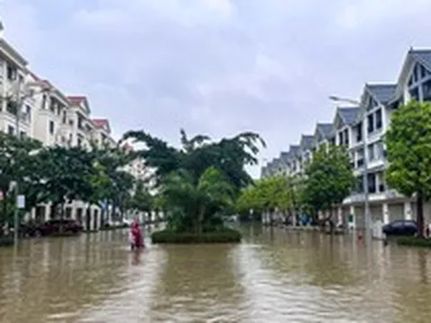 Thay bạn đi xem nhà ngày mưa: Hinode Royal Park ngập sâu, An Khánh bị chia cắt, loạt tuyến đường chìm trong biển nước