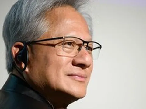 Cả thế giới run rẩy trước thảm họa AI, "giáo chủ ngành chip" Jensen Huang chỉ thản nhiên phán: "Toàn trò vớ vẩn"