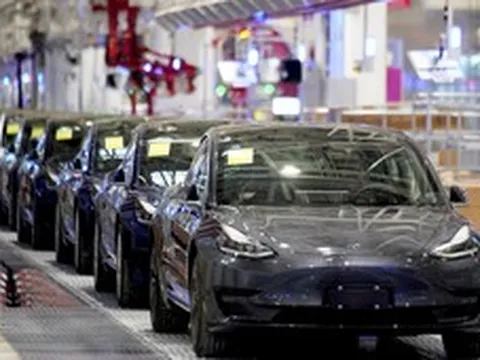Xe mất điện, cửa khó mở: Trung Quốc triệu hồi 4,3 triệu ô tô điện vì rủi ro thoát hiểm