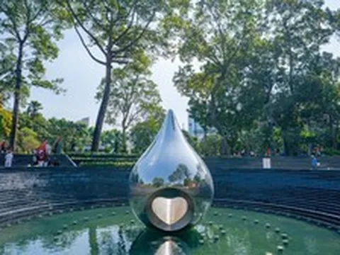 Công trình tạo hình giọt nước mắt khổng lồ, được Sun Group xây dựng thần tốc trên "khu đất vàng" 3 mặt tiền từng gắn với đại gia BĐS nức tiếng sở hữu 30.000 bất động sản