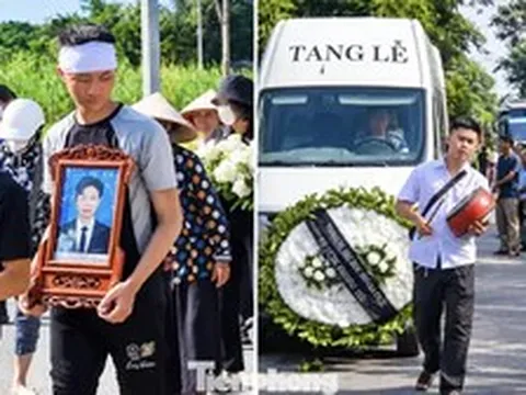Người mẹ khóc ngất trước di ảnh con trai bị nước cuốn trôi xuống cống ở Hà Nội