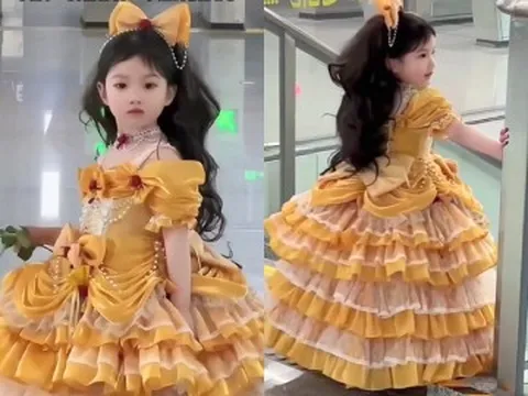 Con gái đi học mẫu giáo được mẹ diện váy công chúa xinh như thiên thần, cô giáo gặp phụ huynh nói chuyện riêng