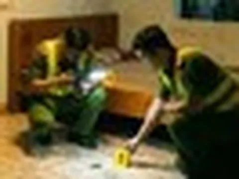 Người đàn ông tử vong trong phòng riêng, trên cổ có vết lạ
