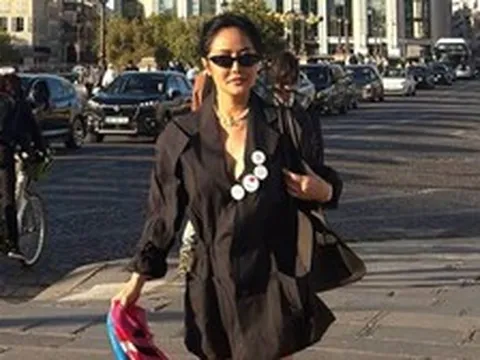 Nữ nghệ sĩ đình đám U60 sang Pháp phải bỏ taxi đi tàu điện: "Cực sợ luôn, rất sợ"