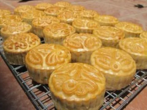 Một chiếc bánh trung thu có thể chứa năng lượng tương đương 5 bát cơm