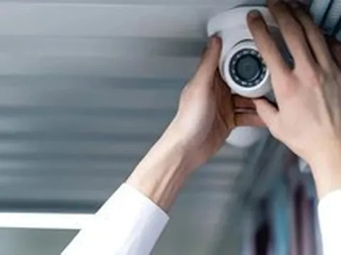 Công an phát thông báo nóng tới người dân đang lắp camera trong nhà