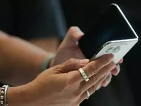 iPhone Duo không có khe lắp SIM: Làm thế nào để giữ được số điện thoại cũ?