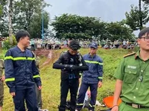 Mưa lớn cuốn trôi ô tô ở Đồng Nai, đang tìm kiếm người nghi mất tích