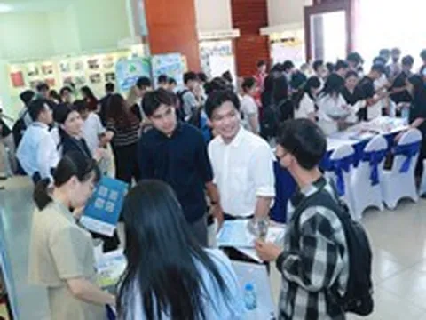 188 suất học bổng mở đường cho sinh viên Việt Nam tiếp cận ngành bán dẫn toàn cầu