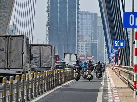Hà Nội: Giảm tốc độ làn ô tô trên cầu Nhật Tân xuống 80 km/h