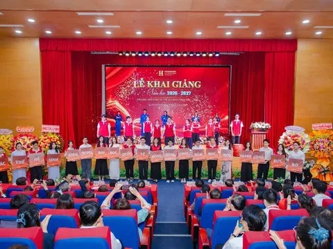 HIU khai giảng năm học 2026-2027, kết nối nhiều thế hệ sinh viên