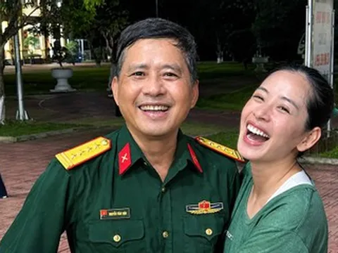 Gia thế bất ngờ của 5 sao Việt: Chi Pu có 3 người thân mang quân hàm đại tá