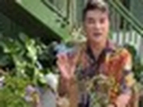 "Ông hoàng nhạc Việc" đang đi bán cà phê ở khu Thảo Điền, TP.HCM được tấm tắc khen ở tuổi U60