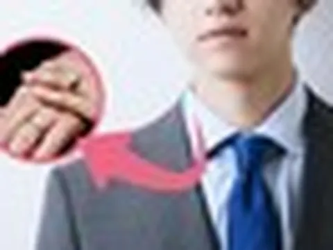 Danh tính nam ca sĩ thông báo kết hôn và lên chức bố trong cùng 1 ngày, hé lộ vợ theo cách khó ngờ