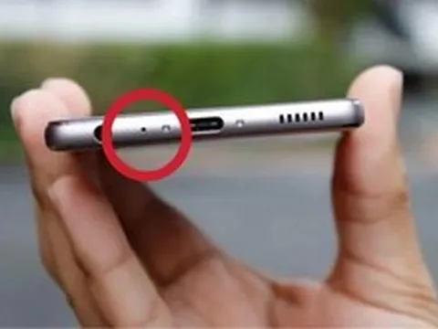 90% người dùng điện thoại không biết công dụng của chiếc lỗ nhỏ cạnh cổng sạc