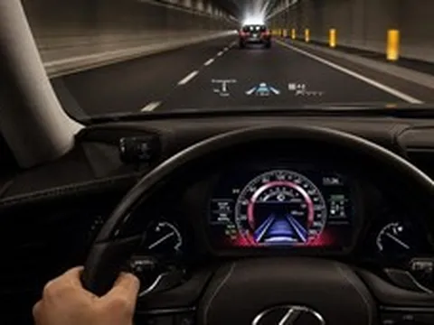 Lexus bị tố nhận diện sai mắt người lái, tài xế Mỹ gốc Á tính chuyện kiện hãng