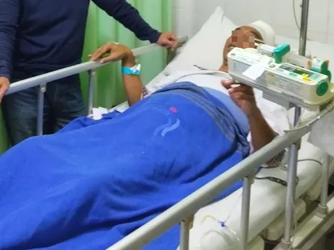 Người đàn ông 49 tuổi não teo như 80 tuổi vì thói quen "vạn người mê"