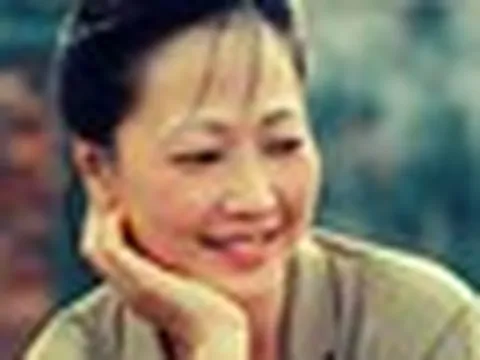 Mỹ nhân màn ảnh một thời: 72 tuổi vẫn đóng phim, bình dị bên chồng nhiếp ảnh gia