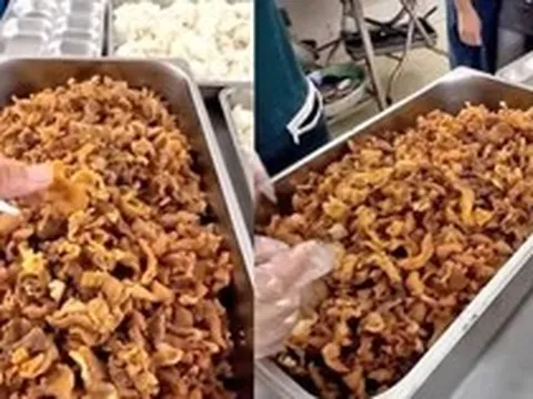 Sau vụ thịt trông 'giống tóp mỡ', trường tiểu học ở Hà Nội tạm dừng ăn bán trú