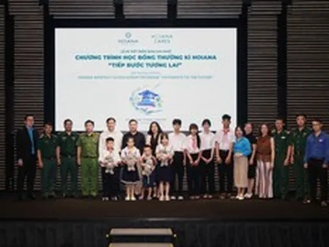 Đà Nẵng: Học bổng hơn 1 tỷ đồng tiếp sức 30 học sinh khó khăn