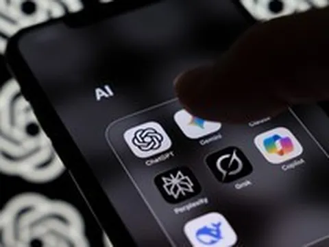 Chính phủ Anh dạy nhân viên dùng AI: Đừng nói "cảm ơn" với chatbot AI