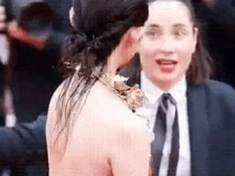 Mỹ nhân showbiz cầu cứu vì bị kẻ trộm cuỗm mất đồ giữa ban ngày ban mặt khi đang ở Pháp