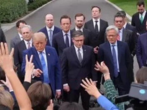 Tổng thống Mỹ Trump ký ‘hiến pháp’ AI cùng các trùm công nghệ