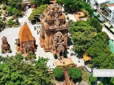 Cận cảnh Tháp Bà Ponagar nghìn năm tuổi, di tích quốc gia đặc biệt giữa lòng Nha Trang