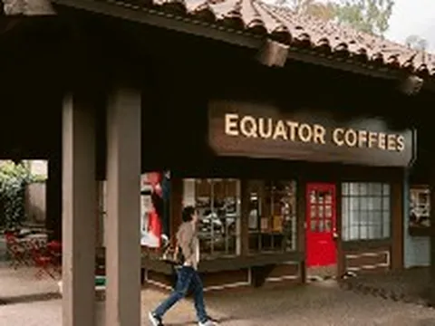 30 năm trước bị Starbucks 'cướp' hợp đồng trị giá 1,3 triệu USD, một chuỗi cà phê nhỏ hiện lật ngược tình thế,  liên tục mở rộng