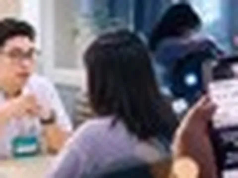 Vì sao trẻ không nói chuyện với bố mẹ mà lên mạng kể với hàng trăm ngàn người lạ?