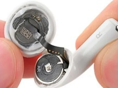 Công nghệ 1/10: AirPods 5 vẫn khó sửa, OpenAI giới thiệu mô hình AI giá rẻ