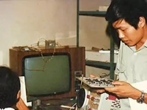 Hành trình người Việt Nam chế tạo chiếc máy vi tính thứ ba trên thế giới, là chiếc đầu tiên tại châu Á