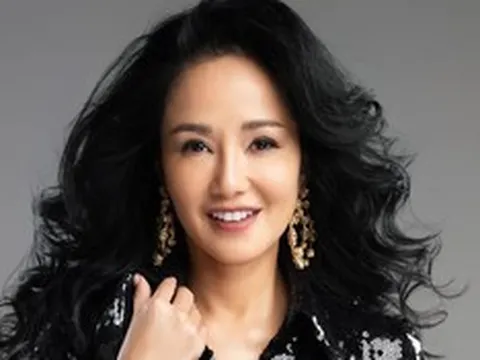 Diva Hồng Nhung U60 lại "cắp sách đến trường"