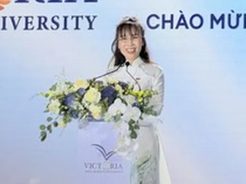 Nữ tỷ phú giàu nhất Việt Nam Nguyễn Thị Phương Thảo  hát "Mẹ yêu con" đầy cảm xúc sau khi làm một điều đặc biệt