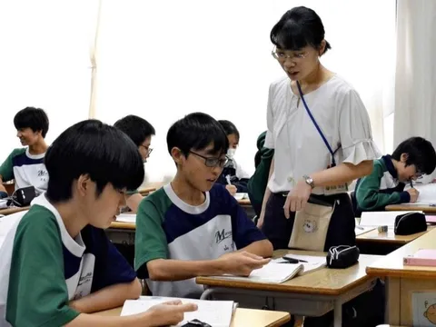 Muôn kiểu lạm thu đầu năm học: Mẹ ý kiến, con bị bêu trước lớp