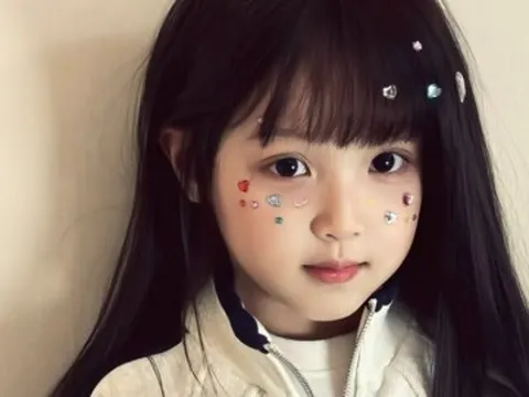 Ông bố đặt tên cho con là Hoa Thị Lang, nhân viên khéo bỏ một chữ sửa thành cái tên rất hay mà ý nghĩa