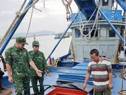 Bắt giữ tàu chở 50.000 lít dầu không rõ nguồn gốc