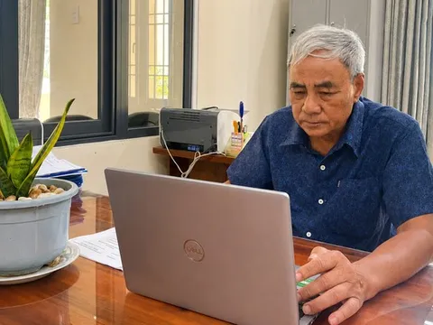 Bước chân không mỏi của người luật gia 70 tuổi