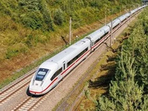 Diễn biến mới nhất về siêu dự án đường sắt tốc độ cao 350km/h đi qua 15 tỉnh thành, vốn đầu tư 67 tỷ USD, dự kiến khởi công vào tháng 12/2027