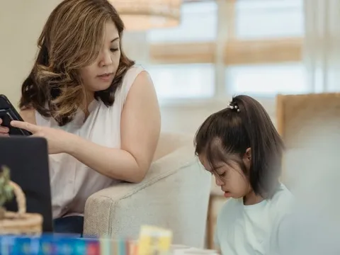 Cha mẹ cũng khát khao được lắng nghe con trẻ