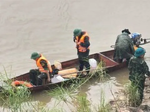 Khẩn trương tìm kiếm kiểm lâm viên mất tích trên sông Hồng