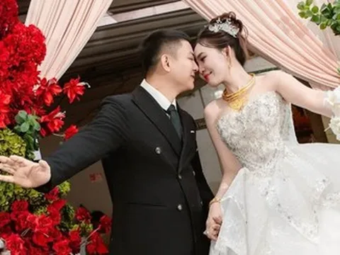 200 fan dự đám cưới ca sĩ Hoài Lâm, cô dâu Ngọc Trinh đeo vàng kín cổ